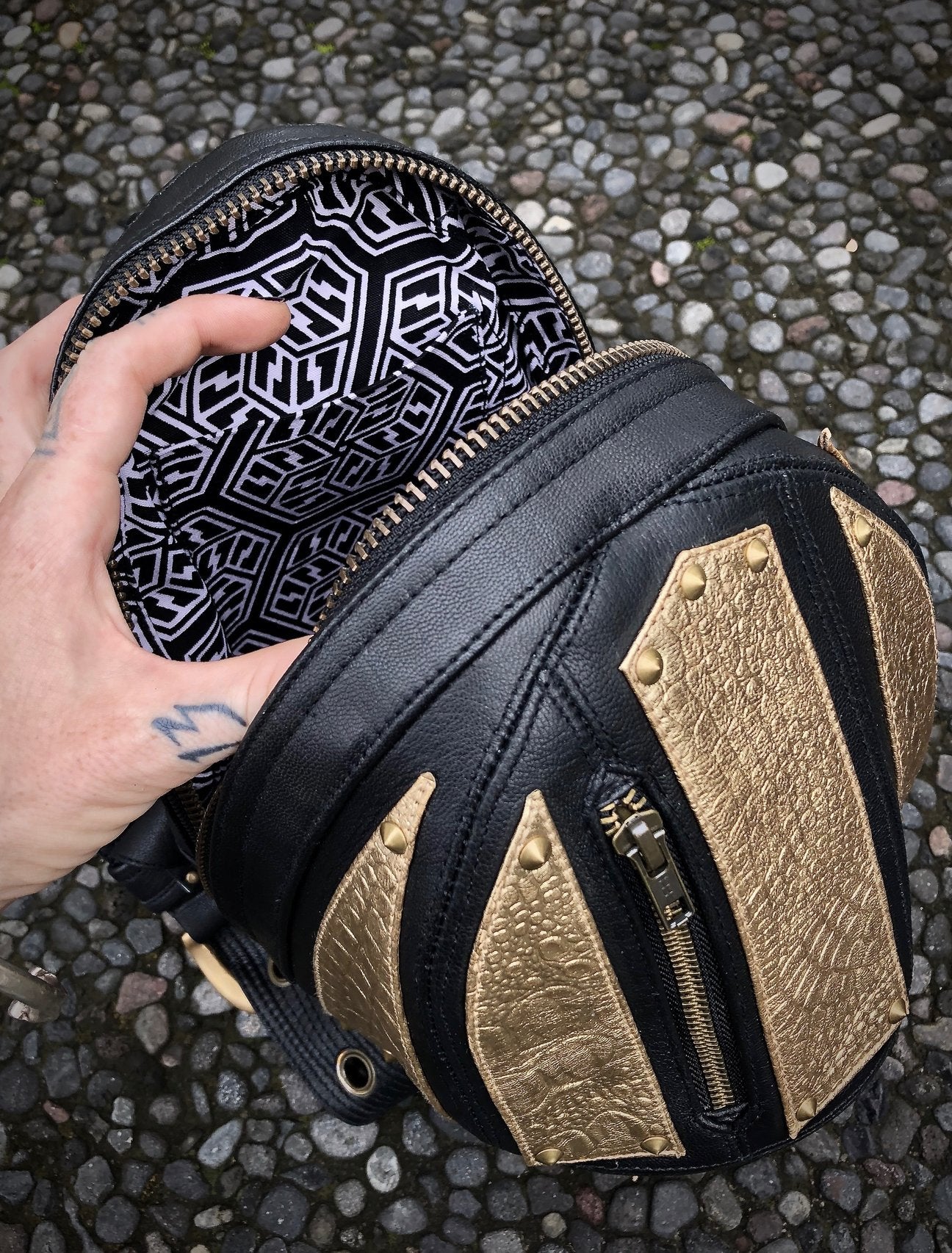 Gold Carapace leather bag Nikinga