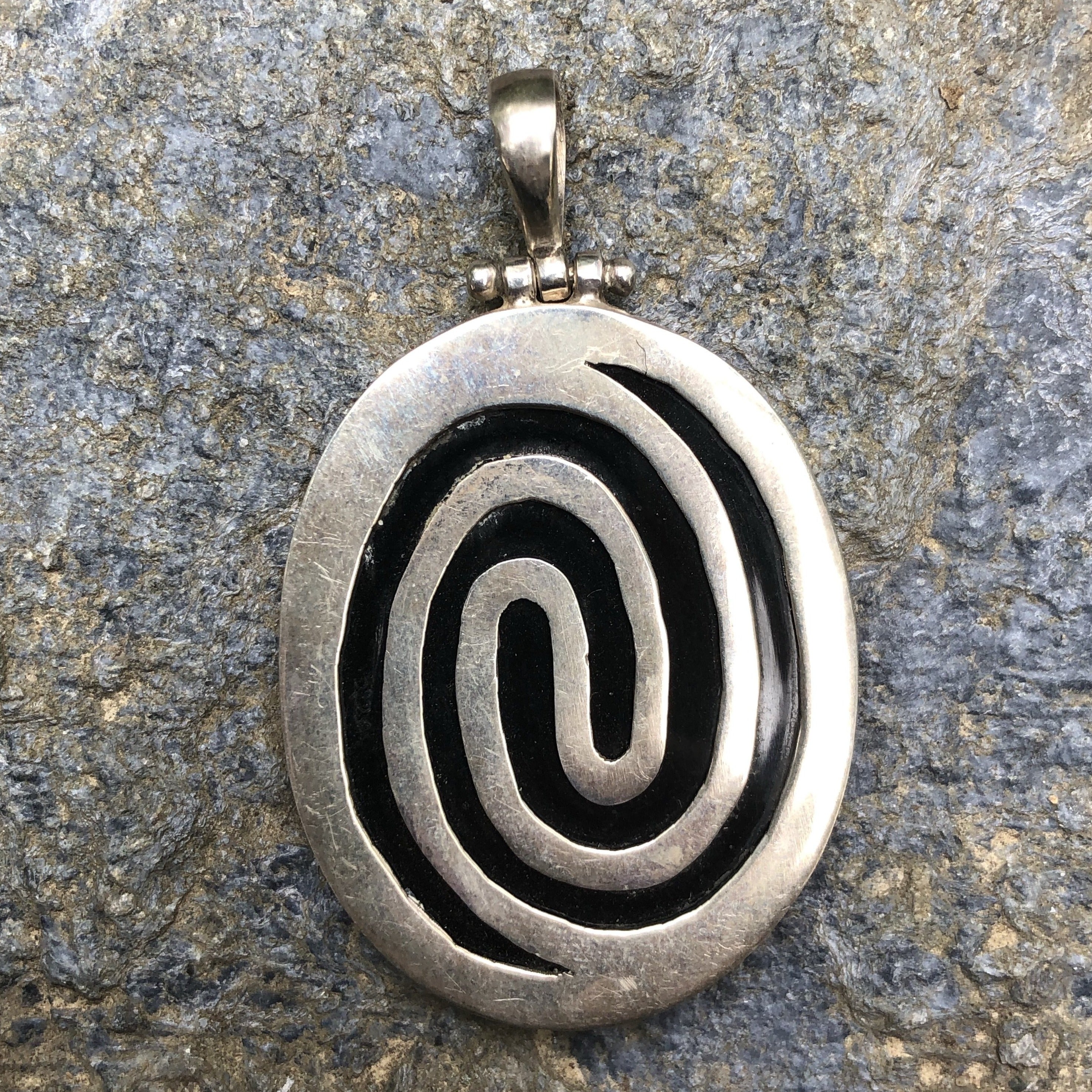 Spiral Onix Silver Pendant